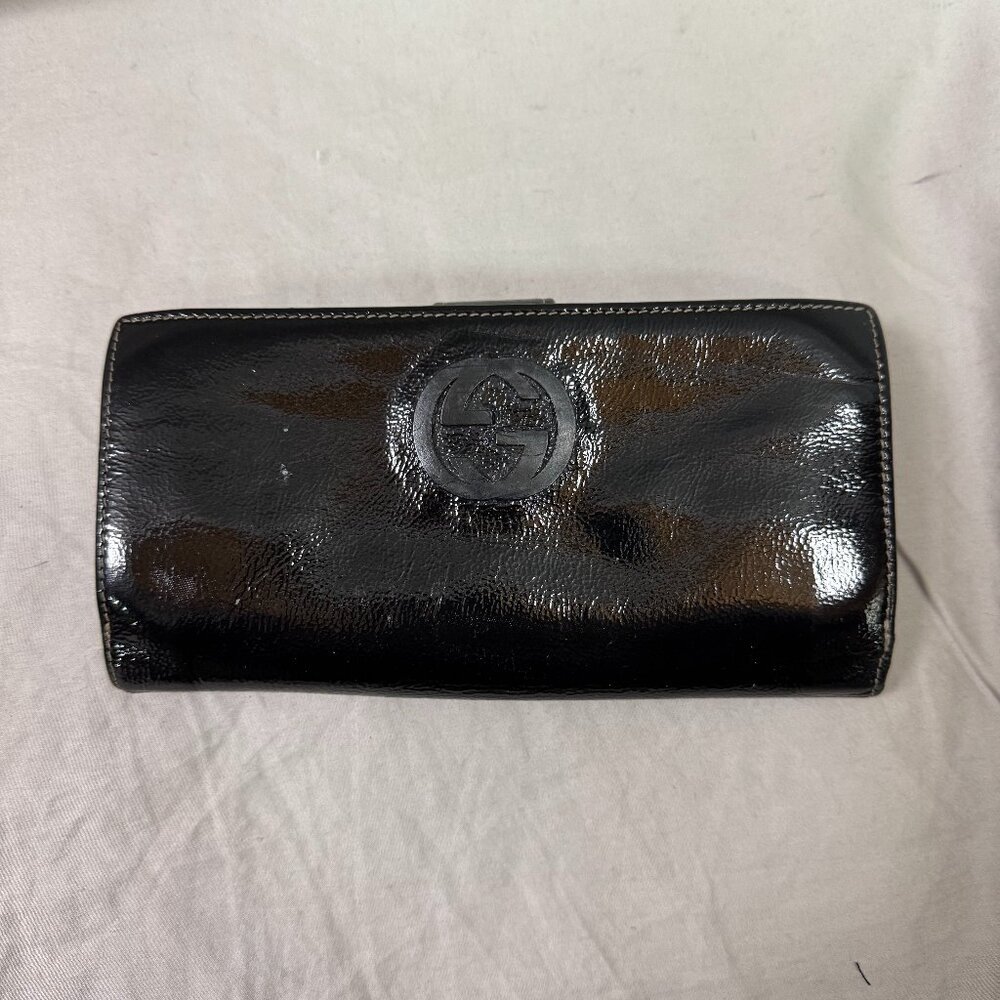 Gucci  GG  Patent Leather Zip Around Wallet - Picture 2 of 8